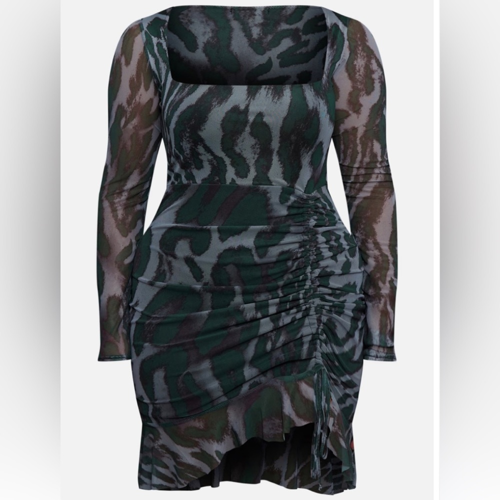 Pretty Little Thing new with tags dress US size 2
